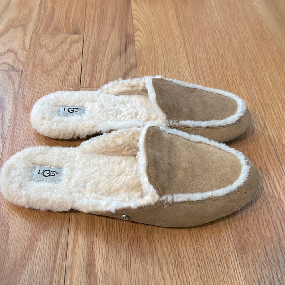 Slip on Ugg Size 8.5 Women’s